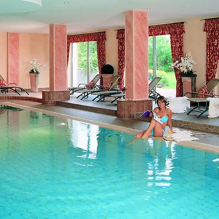 Отель Gruener Wald 4*