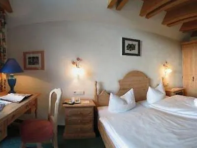 Hotel Gruener Wald 4*